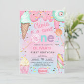 Sweet One girl op de eerste uitnodiging voor de ee (Staand voorkant)