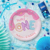 Sweet One Pink Frosting Girl's First Birthday Papieren Bordje (Feest)