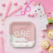 Sweet One Pink Frosting Girl's First Birthday Papieren Bordje (Feest)