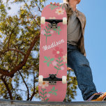 Sweet Pink Daisy Bouquet Retro Pattern Skateboard<br><div class="desc">Sweet Pink Daisy Bouquet Retro Pattern Skateboard. Speelgoed ontwerp,  roze en vrouwelijke kleuren met droomcoon. Geef dit skateboardpakket een persoonlijk tintje voor een meisje dat van bloemen houdt en skateboarden houdt.</div>