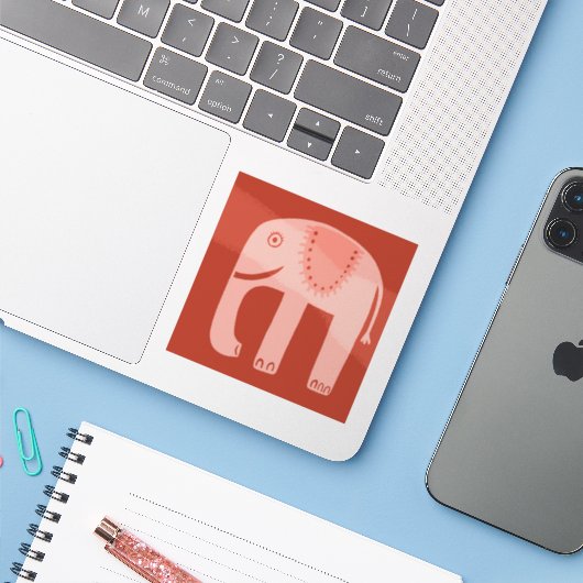Sweet Pink Elephant Sticker (Laptop met iPhone)