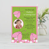 Sweet Pink Ladybug Foto Birthday Uitnodiging (Staand voorkant)