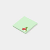 Sweet Red Strawberry op Green Post-it® Notes (Schuin)