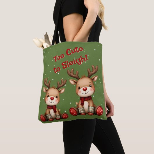 Sweet Reindeer Pair in Holiday Snowfall Tote Bag (Dichtbij)