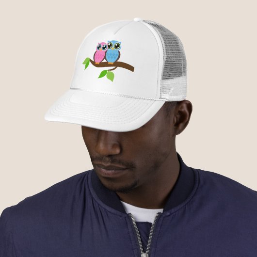 Sweet Romantic Owls Trucker Pet (In situ)