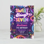Sweet Sassy en 7 Neon Glow Girl Verjaardag Kaart (Staand voorkant)