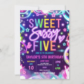 Sweet Sassy en Seven Five Glow 5e verjaardagsfeest Kaart (Voorkant)