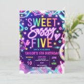 Sweet Sassy en Seven Five Glow 5e verjaardagsfeest Kaart (Staand voorkant)