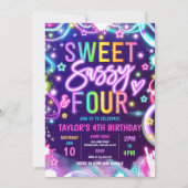 Sweet Sassy en Seven Four Glow 4e verjaardagsfeest Kaart (Voorkant)