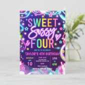 Sweet Sassy en Seven Four Glow 4e verjaardagsfeest Kaart (Staand voorkant)