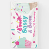 Sweet Sassy en Seven Ice Cream and Cake Verjaardag Spandoek (Verticaal)