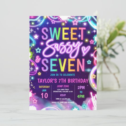 Sweet Sassy en Seven Neon Glow 7e verjaardag Kaart (Staand voorkant)