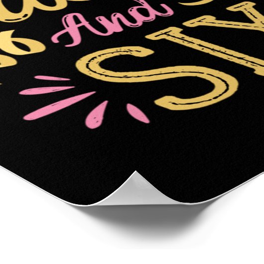 Sweet Sassy en Six, Funny Birthday Gezegden Poster (Hoek)