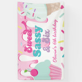 Sweet Sassy en Six Ice Cream and Cake Verjaardag Spandoek (Verticaal)