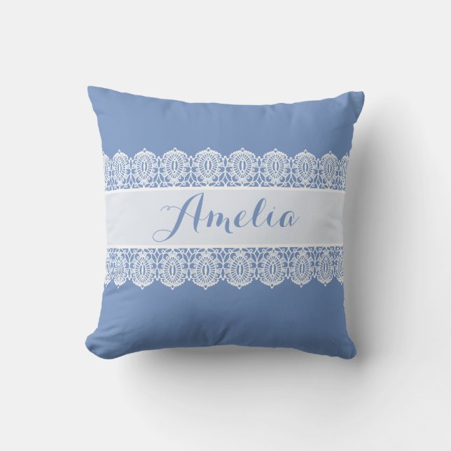 Sweet Script - Soft Blue Lace Monogram Kussen (Voorkant)