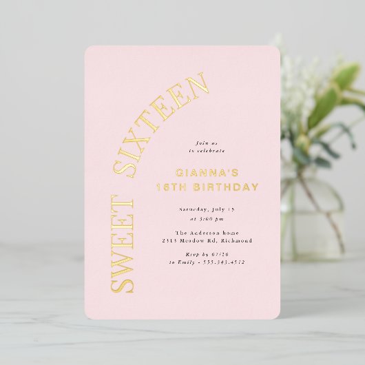 Sweet Sixteen | Blush roze en goud 16e verjaardag Folie Uitnodiging (Staand Voorkant)