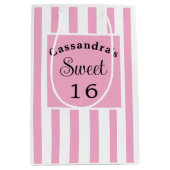 Sweet Sixteen Pink Stripe Classic Chic Medium Cadeauzakje (Voorkant)