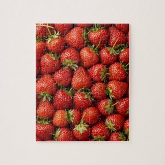 Sweet Summer Harvest: Luscious Strawberry Patch Legpuzzel