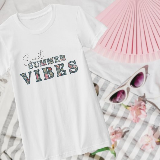 Sweet Summer Vibes - Bloementypografie T-shirt