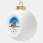 Sweet Tiger | Eerste Kerstmis baby Keramische Bal Ornament (Rechts)