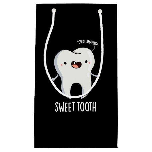 Sweet Tooth Funny Dental Pun Dark BG Klein Cadeauzakje (Voorkant)