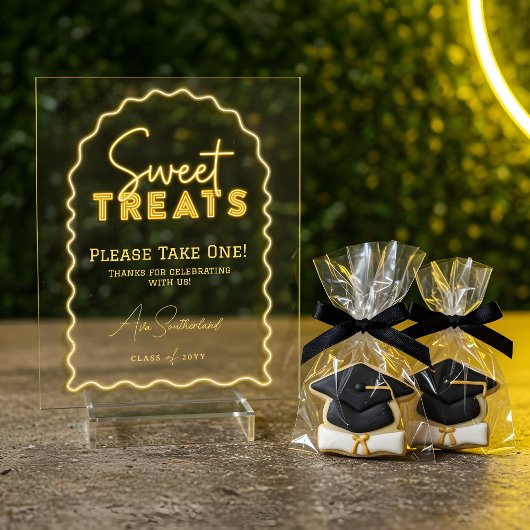 Sweet Treat Wavy Arch Yellow Neon Graduation Party Acryl Bord