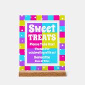 Sweet Treats Retro Neon Afstudeerfeest Acryl Bord (Voorkant)