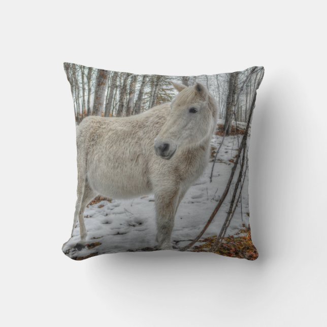 Sweet White Mare and Winter Forest Gift Kussen (Voorkant)