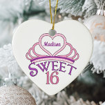 Sweet Zestien verjaardag Aangepast Roze Kerst van  Keramisch Ornament<br><div class="desc">Gepersonaliseerd  liefje van zestien jaar kerstcadeau met een mooie roze tiara getopt met een schattig paars hart en de naam van je tienermeisje erin. Woorden Sweet 16,  geschreven in prachtig script voor je meisjes tiener.</div>