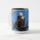 SWFEC - M15 & F23 - Een nieuw paar in het nest Tweekleurige Koffiemok (Voorkant links)