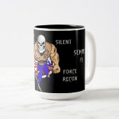 SWIFT SILENT EN DODELIJK FORCE RECON TWEEKLEURIGE KOFFIEMOK (Voorkant rechts)