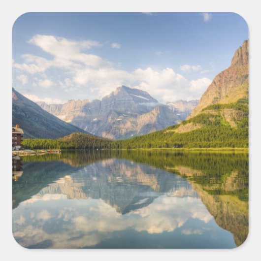 Swiftcurrent Lake met Many Glacier hotel en Vierkante Sticker (Voorkant)