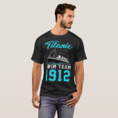 Swimmer Titanic Swim Team 1912 coole grappige cros T-shirt (Voorkant volledig)