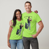 Swingende software-engineer die golf speelt URM T-shirt (Unisex)