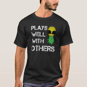 Swinger Koppel Omgekeerde Ananas Speelt Goed Wi T-shirt