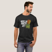 Swinger Party Upside Down Pineapple Funny Embarras T-shirt (Voorkant volledig)