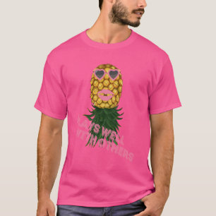 Swingers speelt goed met anderen, ondersteboven pi t-shirt