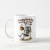 Swinging Skeleton Coffee Mok (Links)