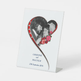 Swirling hart bruiloft reclamebord met voetstuk
