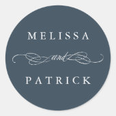 Swirly en script bruiloft zwart-wit ronde sticker (Voorkant)