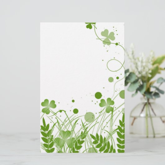 Swirly Ierse shamrock in een weide Briefpapier (Staand voorkant)