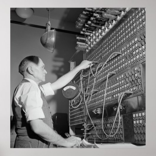 SWITCHBOARD OPERATOR 1943 POSTER (Voorkant)