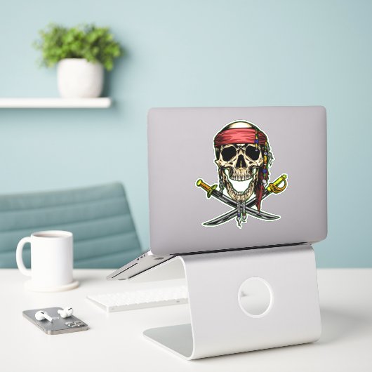 Sword piratenschedel sticker (Laptop op bureau)