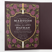 Sword & Shield Medieval Fantasy Monogram Weddensch Drieluik Uitnodiging (Binnenzijde eerst)