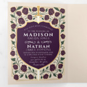 Sword & Shield Medieval Fantasy Monogram Weddensch Drieluik Uitnodiging (Binnenzijde eerst)