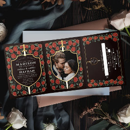 Sword & Shield Medieval Fantasy Monogram Weddensch Drieluik Uitnodiging