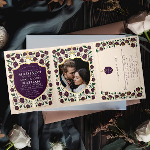 Sword & Shield Medieval Fantasy Monogram Weddensch Drieluik Uitnodiging