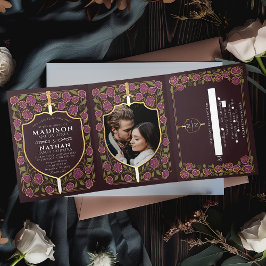 Sword & Shield Medieval Fantasy Monogram Weddensch Drieluik Uitnodiging