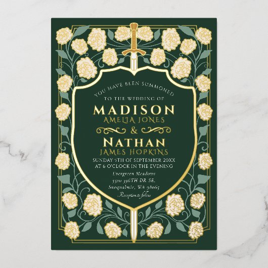 Sword & Shield Medieval Fantasy Monogram Weddensch Folie Uitnodiging (Voorkant)