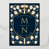Sword & Shield Medieval Fantasy Monogram Weddensch Folie Uitnodiging (Achterkant)
